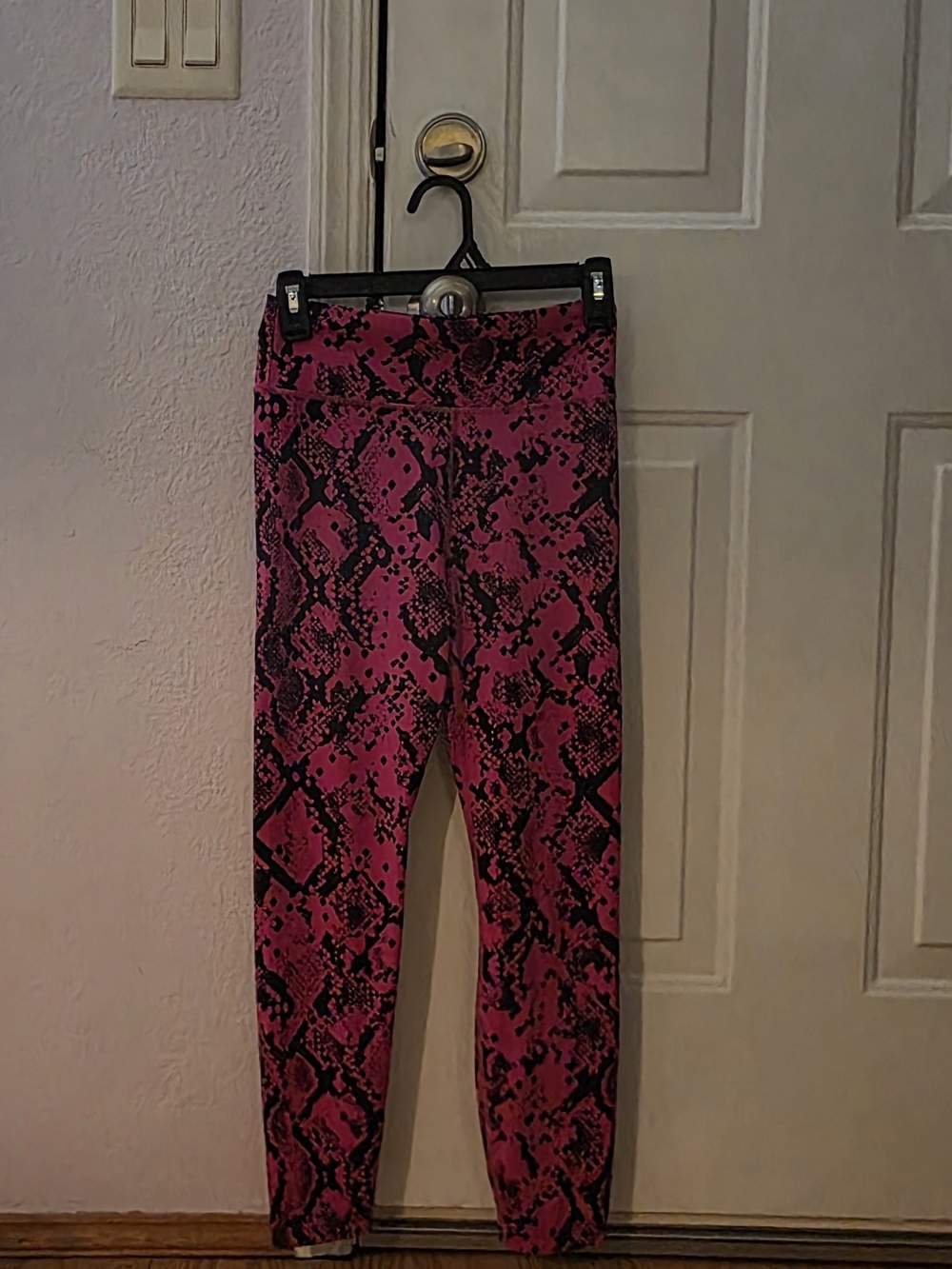 NWOT- JoyLab Small Pink and Black Snake-Print Jeggings